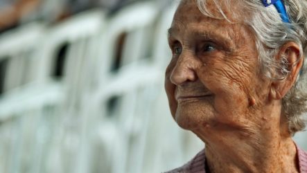 Поддержка зрения и слуха у пожилых: Профилактика и лечение